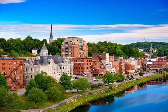 Will I Be Able to Bet College Football Games Online From Maine? 