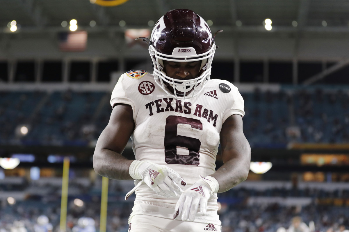 Can I Bet on College Football Games From Texas With My Mobile Device?