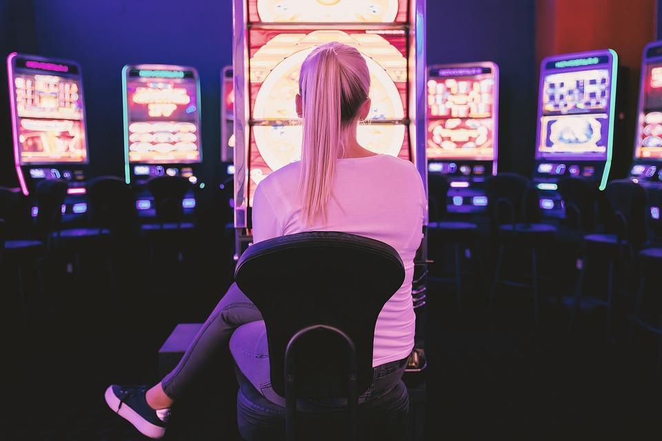 How Live Casinos Revolutionized The Online Casino Games Industry